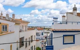 Ninho Da Andorinha - Lagos Old Town - Spacious